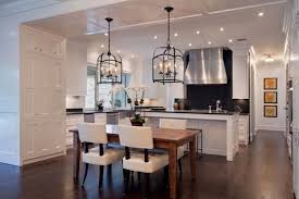 Gunakan lampu penerangan berwarna cerah seperti putih agar ruang dapur anda terlihat terang dan luas. 7 Tips Pencahayaan Dapur Minimalis Btn Properti