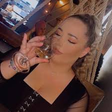 Deanna Kendrick's Instagram, Twitter & Facebook