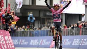 El colombiano egan bernal, ganador del giro de italia 2021. Giro De Italia 2021 En Directo Etapa 16 Victoria Para Bernal
