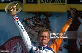 Image result for tbn:if9L2sMjE_ET9M::www.trophees-denis.com/wp-content/telechargements/coupes.jpg