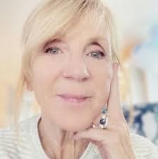 Lori Whalen's Instagram, Twitter & Facebook