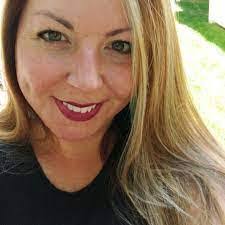 Janine Lamont's Instagram, Twitter & Facebook