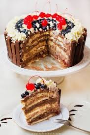 Tort Urodzinowy Tort Na Specjalne Okazje Tort Czekoladowo Kokosowy Tort Z Czekoladkami Tort Z Merci Tort W Koronie Coconut Ch Torte Torte Dolci Ricette