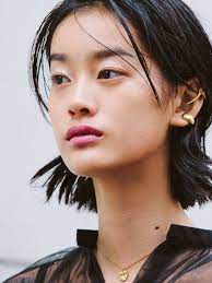 おしゃれなレディにマストなパープルリップはこれ 春のメイクじたくvol 2 ginza 東京発信の最新ファッション カルチャー情報 beauty 春 メイク ファッションアイデア メイクの写真