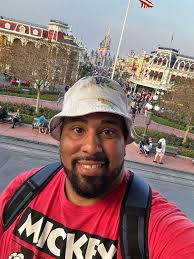 Hi, this is the only vintage Disney I have but I love vintage Disney,  seeing all of your beautiful collections make me really happy 😀 Kind  regards Simone from The Netherlands 🇳🇱