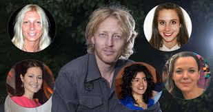 Založil několik nadačních fondů, například nadačního fondu proti korupci, nadačního fondu neuron nebo nadačního fondu. Bigamista Karel Janecek Prehled Jeho Milenek I Podvadenych Manzelek Blesk Cz