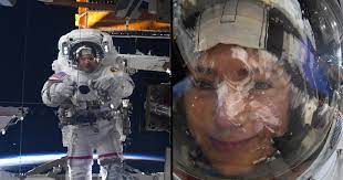 Army, engineer and a nasa astronaut. Nasa Astronaut Snaps Epic Selfie In Space Station Reflection