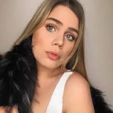 Cassandra Lenoir's Instagram, Twitter & Facebook