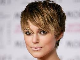 Nelle foto di seguito vogliamo mostrarvi i migliori tagli . 5 Stili Di Capelli Corti Per L Estate Life Style 99