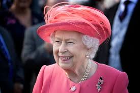 The queen will be desperately unhappy that meghan markle and prince harry chose to name their daughter lilibet after her, a royal biographer has claimed. Queen Elizabeth Ii Wie Unterschreibt Die Queen Brigitte De