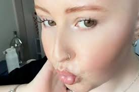Woman, 22, told she was 'too young for cancer' and had 'pulled muscle' |  Wales Online