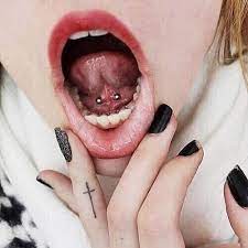 Mientras que para algunos solo es un adorno, para para otros es útil como una especie de juguete. Modelos De Piercing En La Lengua Tatuajes Logia Barcelona