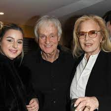 Vartan was born in iskrets, sofia province, then kingdom of bulgaria. Sylvie Vartan Sa Fille Darina Maudite En Amour Elle Plaisante Sur Son Celibat Gala