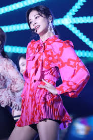 1:47 rahul muraleedharan 16 735 просмотров. 190115 Tzuyu In Pink Twice