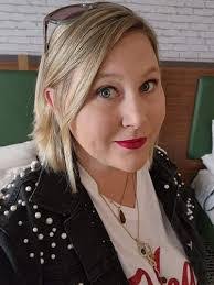 Karen Fulford's Instagram, Twitter & Facebook