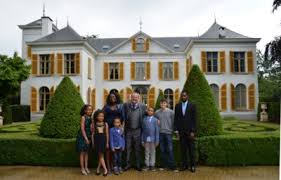 Naast marc coucke komen ook rik verheye, mathieu terryn, elodie ouédraogo, siska schoeters, marc van ranst deze laatste had ruim een week geleden zijn opnames in het huis van eric goens. Rivaal Van Marc Coucke Nieuwkomer In The Sky Is The Limit Het Nieuwsblad Mobile