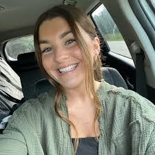 Hannah Holder's Instagram, Twitter & Facebook