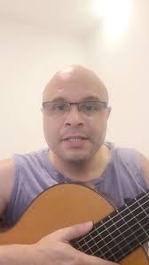 Hoje mostrei essa música pra um aluno e me lembrei como ela é boa. É  balançada e boa de soltar o dedo Aqui saiu com uns erros, mas somos humanos  e não