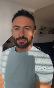 Just your average guy deciding to give this another go 😏 46, from West  Sussex. Genuine, low drama, caffeine fuelled. Say Hi… you never know,  right? 🤷🏻‍♂️