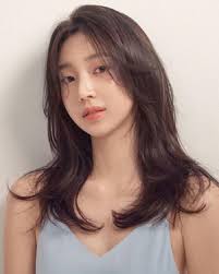 8 kiểu tóc layer nữ dài thẳng giúp nhan sắc thăng hạng vèo vèo