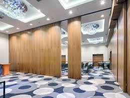 Wohnzimmer trennwand ideen wohnzimmer traumhaus. Mobile Trennwand Hufcor Deutschland Gmbh Trennwand Trennwand Holz Wand