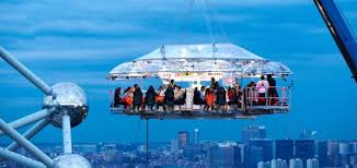 Hasil gambar untuk foto Dinner in the Sky - Berbagai Belahan Dunia