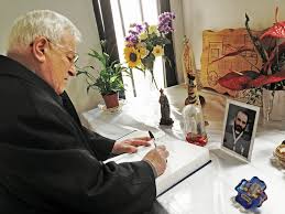 Giuseppe diana, called father peppino, was an italian writer, and a roman catholic parish priest in casal di principe. Bassetti Onora Don Diana Lavoce