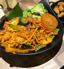 Seperti halnya bakso, mie goreng ibarat makanan rakyat yang bisa kita santap di mana saja, kapan saja. Sds Mee Goreng Mamak Life And Work