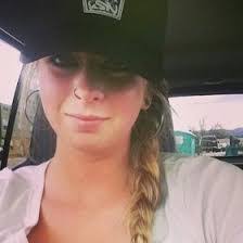 Kelly Stefanski's Instagram, Twitter & Facebook