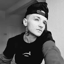 Ollie Howard's Instagram, Twitter & Facebook