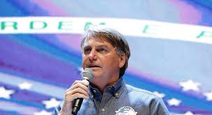 Bolsonaro initially wore a mask, but removed it while celebrating with supporters. Bolsonaro Sanciona Lei Que Amplia Alcance Do Bpc Em 2022 Noticias R7 Brasil