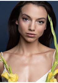 Ashley Orr's Instagram, Twitter & Facebook