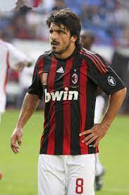 16.36 gennaro gattuso è arrivato a casa milan per mettere la firma sul rinnovo del contratto fino al giugno. Gennaro Gattuso Wikipedia