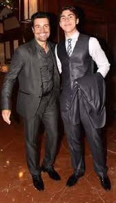 Los hijos de chayanne se están convirtiendo en la nueva obsesión de instagram ¡son tan guapos! Chayanne E Hijo Lorenzo Chayanne Canciones De Chayanne Fotos Chayanne