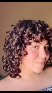 Ella es mi hermosa mamá 🫶🏻yo soy la más chica de la casa con 32 años 😬  soy la que menos se parece a ella 😔y de repente creo que soy adoptada