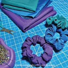 Jan 09, 2019 · everyone's favorite hair accessory from the '80s and '90s is making a major comeback. How To Make Scrunchies With Hair Ties Easy Tutorial