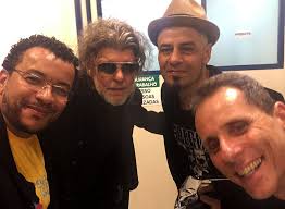 Liberada incrível nova capa para a primeira edição da revista da arlequina! Dj Alok E Banda Titas Doam Direitos Autorais Para O Instituto Anelo Instituto Anelo