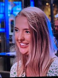 Does the girl flirting with Lewis