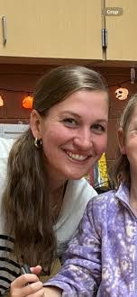 Jayne Berg's Instagram, Twitter & Facebook