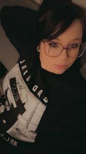 Introduction of Jade from Oklahoma in a lesbian group