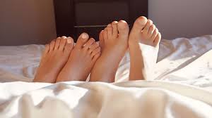Bei der ersten lieferung war die verpackung total offen und eingerissen.da dachte ich noch es wären 3 füsse abhanden gekommen. Liebesleben Heisser Sex Dank Fussreflexzonenmassage Brigitte De