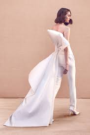 Only worn once for a short period. Best Winter Wedding Dresses Trends For 2020 Winter Wedding Dresses And Trends