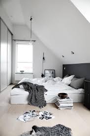 Bagaimana dengan betul meletn katil di dalam bilik tidur. 6 Cara Hias Bilik Tidur Tanpa Katil Tampil Simple Tapi Awesome Siakap Keli News