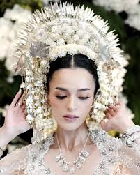 I had the pleasure of photographing this lovely couple's first Eid  together, the newlyweds @abellyc & @rayrafi for @lazada_id virtual project  💙🏡 May the years ahead be filled with lasting joy, Abel