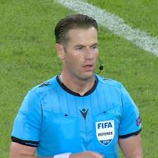 De la wikipedia, enciclopedia liberă. Danny Makkelie In Action During The Ucl Game Which Game Did You See And How Was The Referee