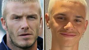 Die trend herrenfrisuren von 2021. David Beckham Amusiert Sohn Romeo Kopiert Seine 2007 Frisur Promiflash De