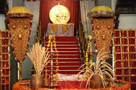 Traditional Decor At A Malayali Hindu Wedding Southindian Traditional Wedding Decor Indian Wedding Decorations Wedding Flower Decorations