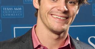 Breaking Bad' star Mitte promotes awareness of disabilities