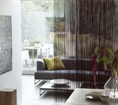 Memasang tirai pembatas ruangan dengan partisi ruangan dari kaca secara bersamaan dapat memperkuat kesan elegan yang ditampilkan di dalam ruangan. 10 Desain Sekat Ruangan Yang Murah Tapi Estetik Mana Favoritmu