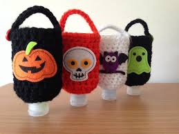 This crochet pattern might need modification for other bottles to make it fit, but since i could definitely use something like this little hand sanitizer holder. Cheat Kristinskrazyknits